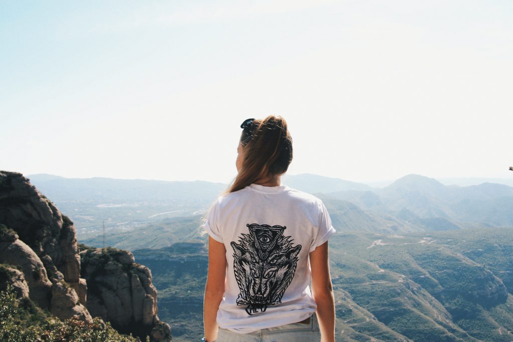 白Tシャツについた黄色いシミ